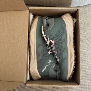 Brand new Columbia Women’s FacetTM 75 Mid OutdryTM hiking boots size 12
